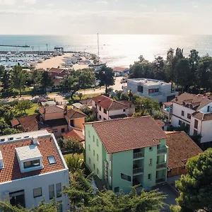 Andrea House With Pensión Umag