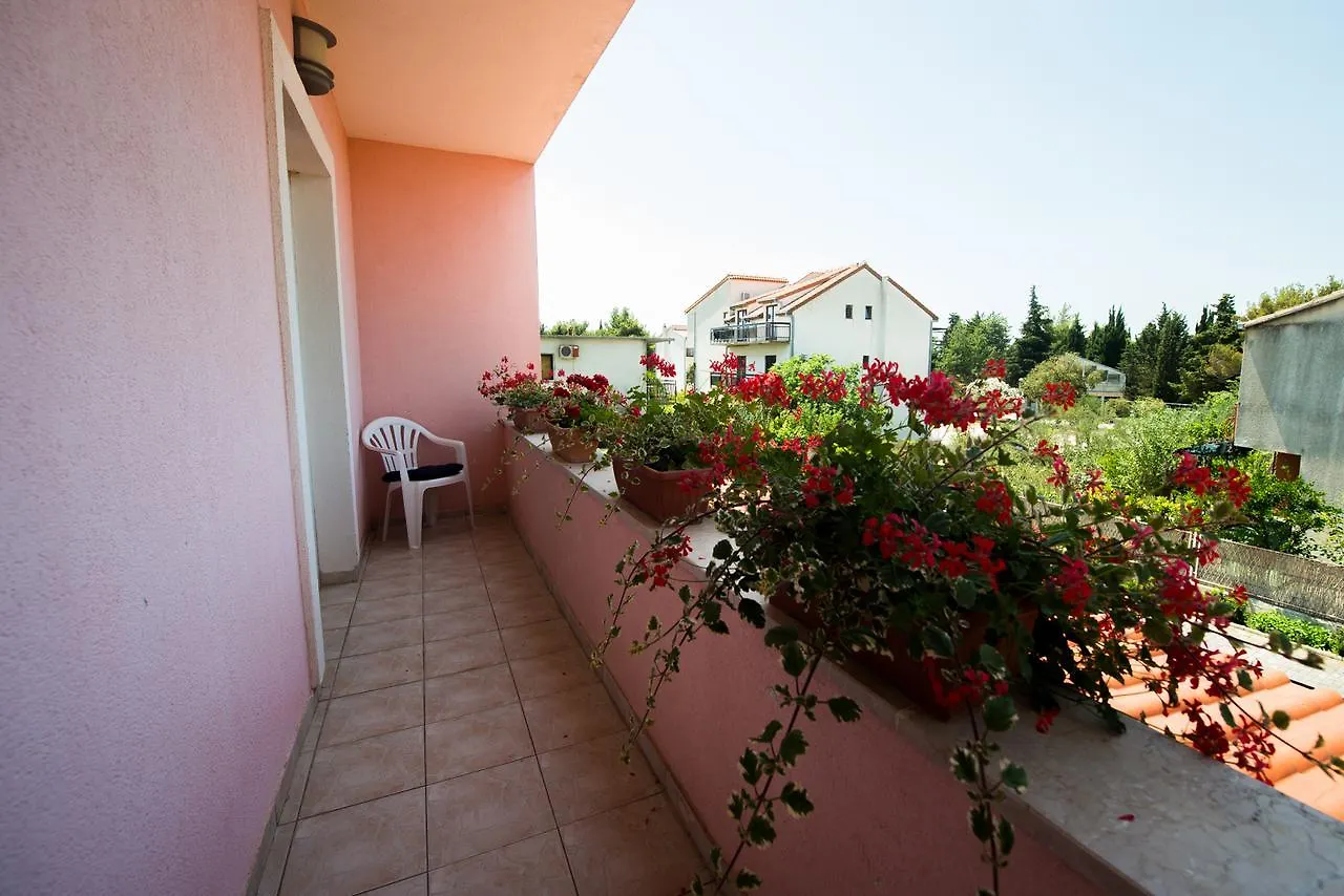 לינה וארוחת בוקר Kaštela Bed And Breakfast Helena