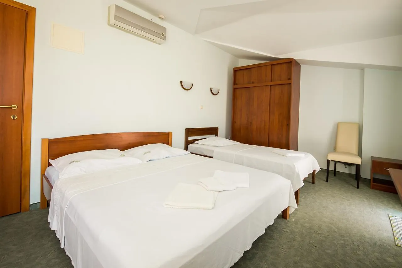 *** לינה וארוחת בוקר Kaštela Bed And Breakfast Helena קרואטיה