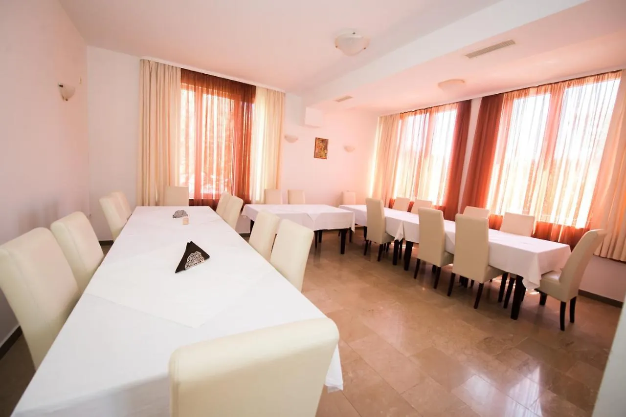 *** לינה וארוחת בוקר Kaštela Bed And Breakfast Helena קרואטיה